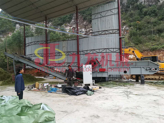 畢節蘆（lú）葦杆粉碎現場