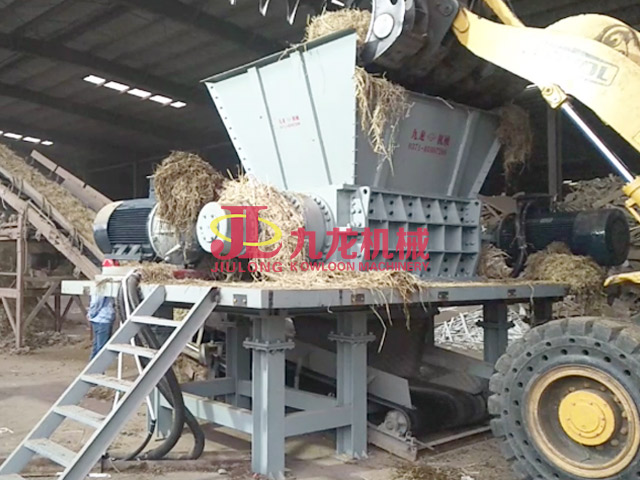 郎溪理昂稻草（cǎo）粉（fěn）碎現場