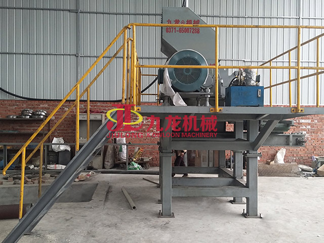 塑料管材破碎(suì)生產線現場