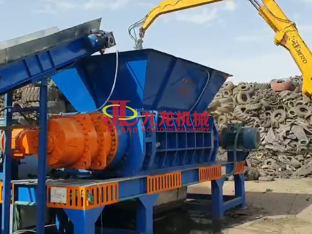 西班牙輪胎撕碎機(jī)現場