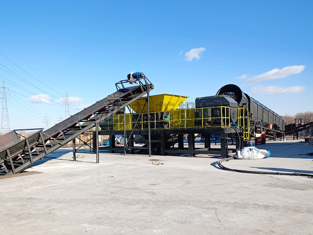 遼寧稻草撕(sī)碎機生產線現場