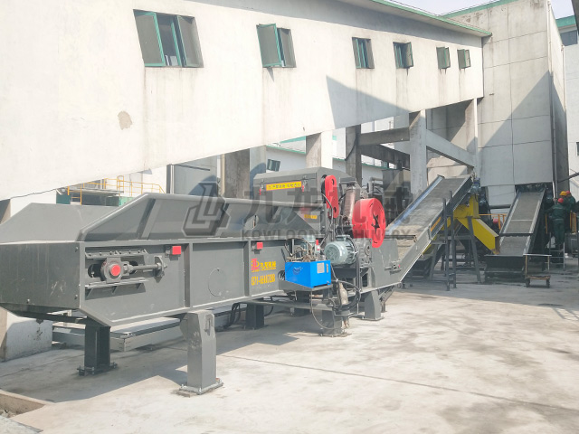 森林造紙綜合破(pò)碎機生產線現場(chǎng)