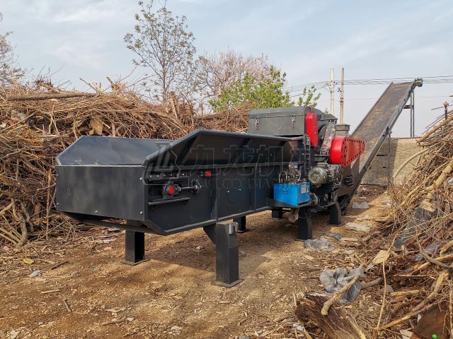 大型（xíng）木材削片機