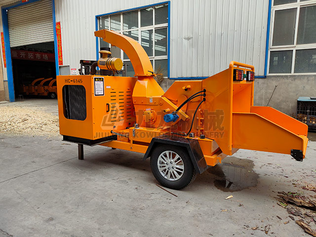 樹枝粉碎(suì)機解決了綠化植物修剪後的處理問題(tí)